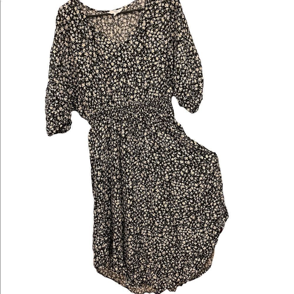 Time and Tru Black White and Yellow Daisy Handkerchief Short Sleeve Midi Dress